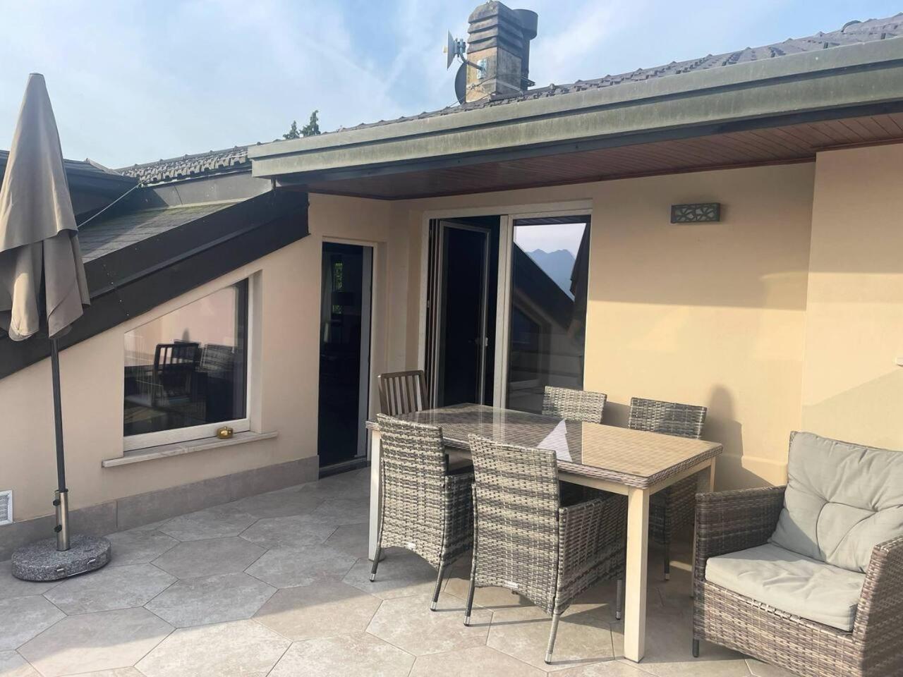 с террасой и видом на озеро в стрезе Apartment Stresa